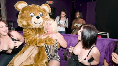 Exquisite July Jones - party sex - Dancing Bear