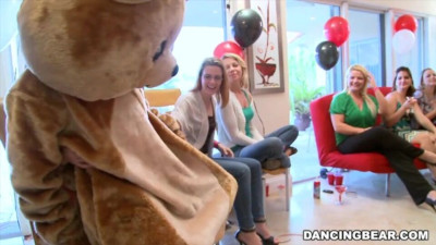 Watch mystery girlie's clip